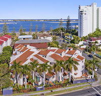 Santa Fe by the Broadwater - Accommodation Rockhampton