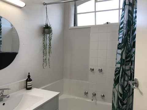Santa Monica Apartment - Accommodation Rockhampton 1