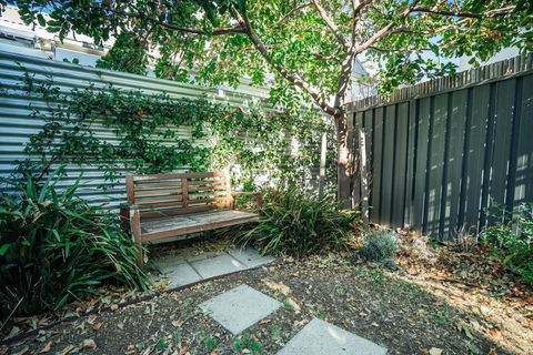 Santorini On Seaview-Beachside Living - Sauna - Wifi - Accommodation Rockhampton 1
