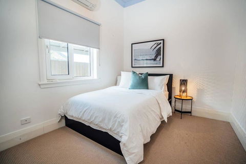 Santorini On Seaview-Beachside Living - Sauna - Wifi - Accommodation Rockhampton 3