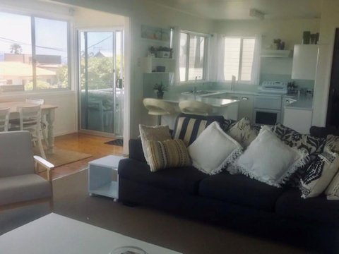 Scarlets By The Sea - Accommodation Rockhampton 3