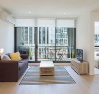 Scarlett - Docklands Delight Balcony Gym  Pool - Accommodation Rockhampton