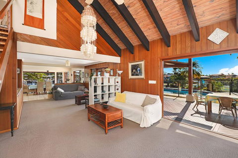 SCHMAN55-WATERFRONT, RESORT-STYLE ENTERTAINER - Accommodation Rockhampton 1