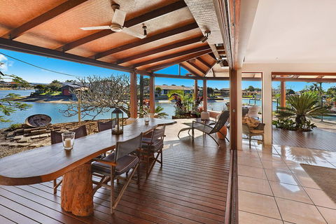 SCHMAN55-WATERFRONT, RESORT-STYLE ENTERTAINER - Accommodation Rockhampton 2