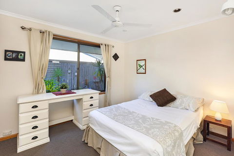 SCHMAN55-WATERFRONT, RESORT-STYLE ENTERTAINER - Accommodation Rockhampton 3