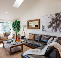 Seagrass House - Modern North Avoca Oasis - Accommodation Rockhampton