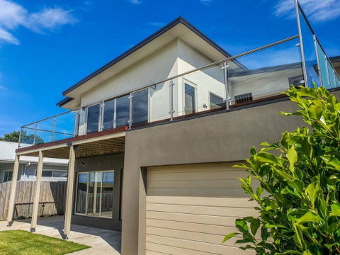 SEAL HAVEN - Centrally Located, Modern Home - Accommodation Rockhampton 0