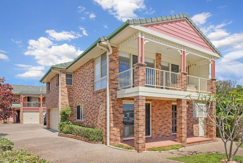 SEASCAPE - An Enticing Lakeside Escape - Accommodation Rockhampton 3