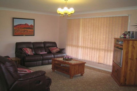 SEASCAPE In NARRAWALLEE - Accommodation Rockhampton 1