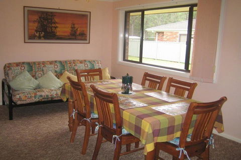 SEASCAPE In NARRAWALLEE - Accommodation Rockhampton 3