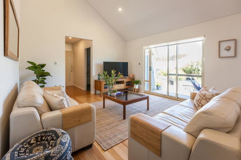 Seaside Apartment - Accommodation Rockhampton 2