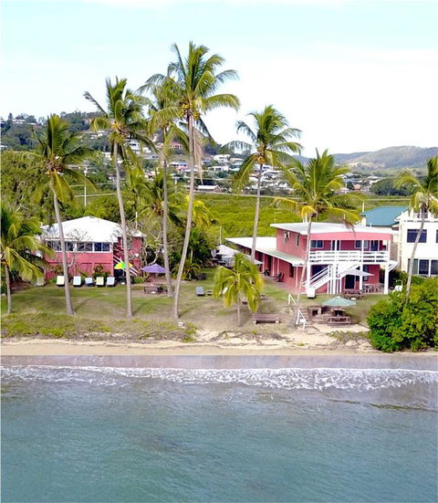 Seaspray Waterfront Holiday Units - Accommodation Rockhampton 3