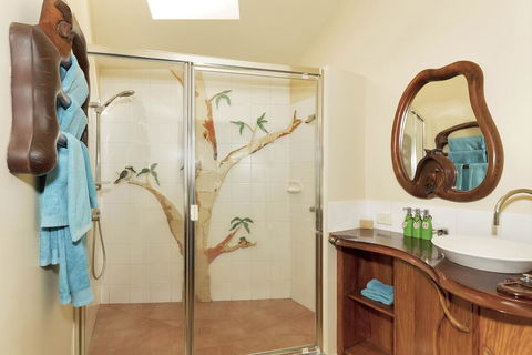 Secrets On The Lake - Accommodation Rockhampton 0