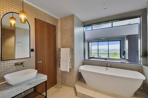 Sequoia Lodge - Accommodation Rockhampton 0