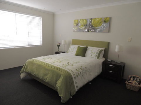 Serenity On Murray Waters B&B - Accommodation Rockhampton 0