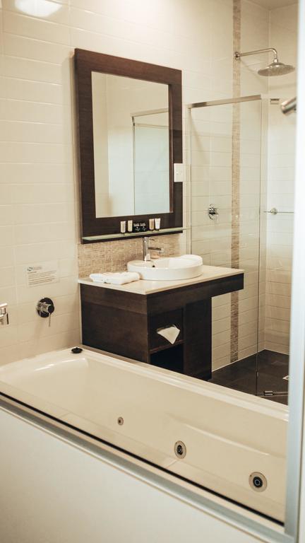 Sfera's Park Suites & Convention Centre - Accommodation Rockhampton 3