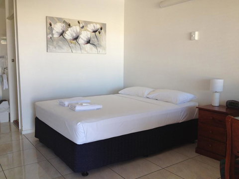 Shell Motel (Pearly Shell Motel) - Accommodation Rockhampton 2