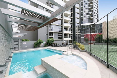 SK2 - 3BR With Pool Gym Steam Room In Story Bridge - Accommodation Rockhampton 1