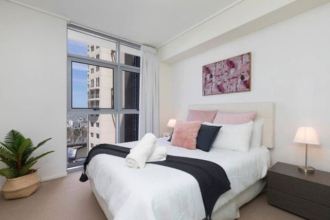 SK2 - 3BR With Pool Gym Steam Room In Story Bridge - Accommodation Rockhampton 0