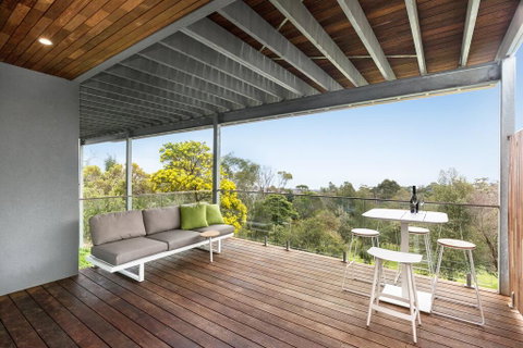 Skyluxe Luxury Retreat With Water Views And Deluxe Interior From Every Room - Accommodation Rockhampton 2