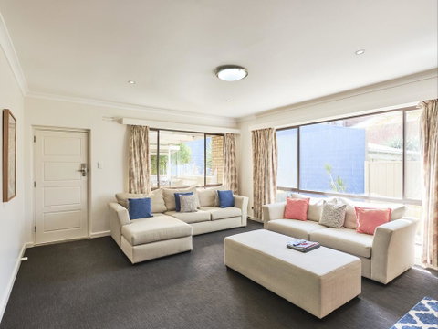 Skymirror Villa - Accommodation Rockhampton 2