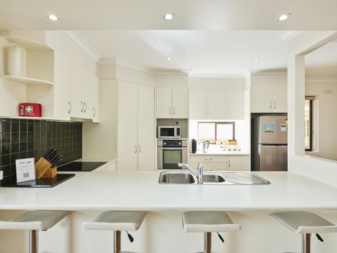 Skymirror Villa - Accommodation Rockhampton 1
