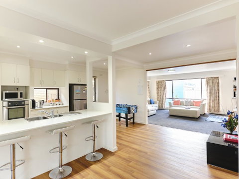 Skymirror Villa - Accommodation Rockhampton 3