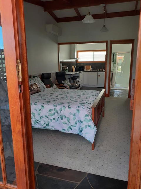 Sleepy Hollow Hideout (Hidout 2) - Accommodation Rockhampton 3