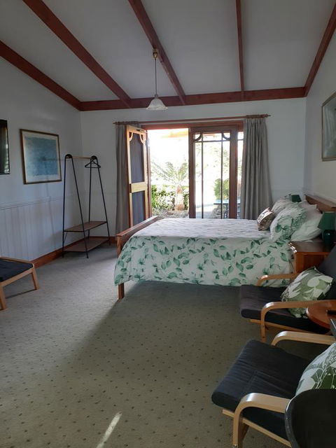 Sleepy Hollow Hideout (Hidout 2) - Accommodation Rockhampton 2