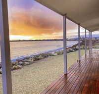 Smart Beach House  Pelican Point - Accommodation Rockhampton