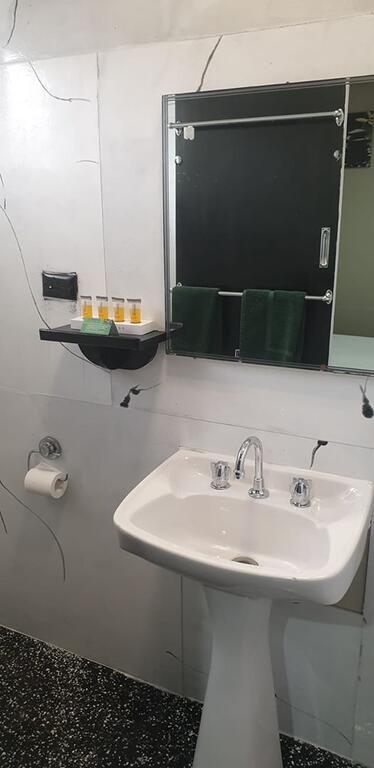 Smerdon Lodge Motel - Accommodation Rockhampton 3