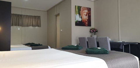Smerdon Lodge Motel - Accommodation Rockhampton 2