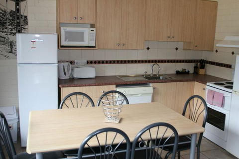 Snow Ski Apartments 14 - Accommodation Rockhampton 1
