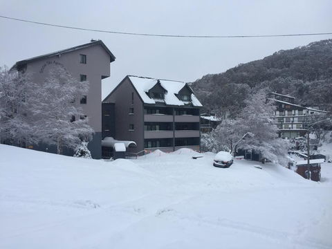 Snow Ski Apartments 18 - Accommodation Rockhampton 0