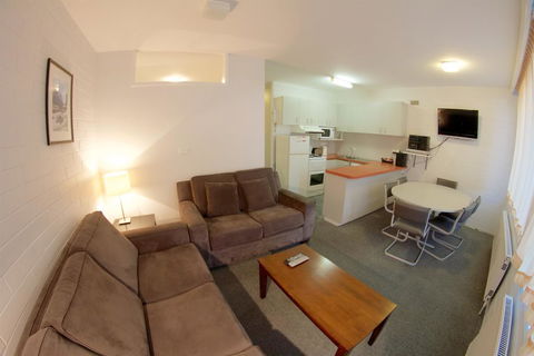 Snow Ski Apartments 19 - Accommodation Rockhampton 1