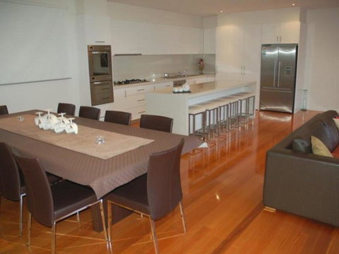 Sorrento City Style - Accommodation Rockhampton 0