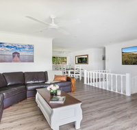 Sounds by the Sea - open plan living metres to beach - Accommodation Rockhampton