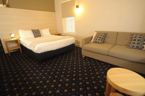 Sovereign Hill Hotel - Accommodation Rockhampton 2