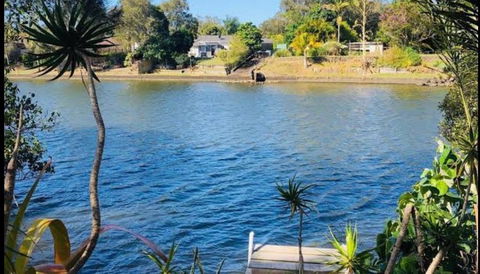 Spacious 2 Bedroom Beach Side Apartment - Close To Shopping Centre With Coles, Health Food Shop, Sushi, Pizza, Cafes, Hairdresse - Accommodation Rockhampton 0