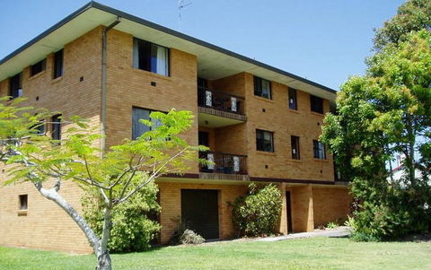 Spacious 2 Bedroom Beach Side Apartment - Close To Shopping Centre With Coles, Health Food Shop, Sushi, Pizza, Cafes, Hairdresse - Accommodation Rockhampton 1