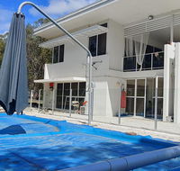 Spacious 2 bedroom unit private bath kitchen RV parking on 5 acres 10 min to Fraser Island barge - Accommodation Rockhampton