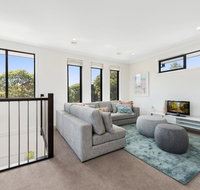Spacious 4-Bed House with Parking and Backyard - Accommodation Rockhampton