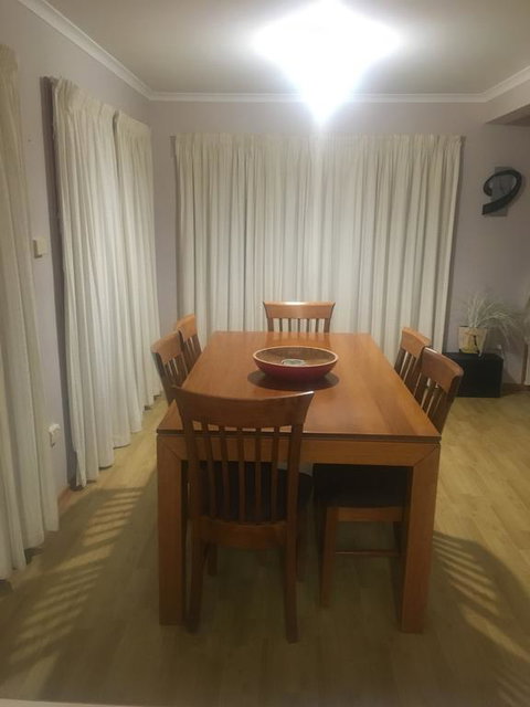 Spacious And Central To CBD - Accommodation Rockhampton 2