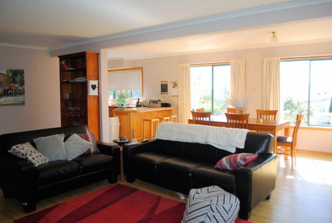 Spacious And Central To CBD - Accommodation Rockhampton 0