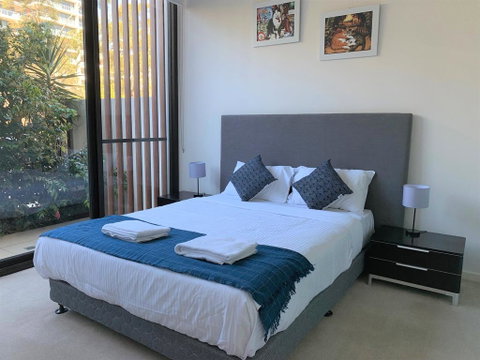 Spacious&Cozy 1 Bedroom + 1 Bathroom Zetland APT - Accommodation Rockhampton 2