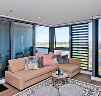 Spectacular Private Balcony Views with Pool - Accommodation Rockhampton