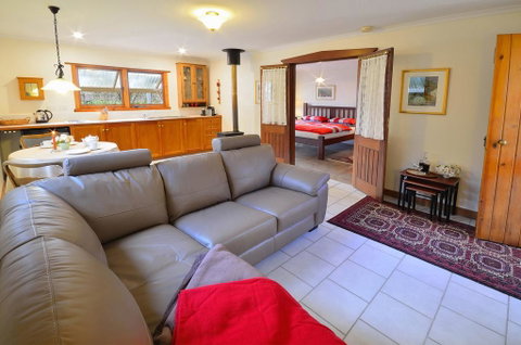 Stephanette's Cottage - Accommodation Rockhampton 2