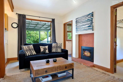 Stonewall Cottage For Two With Fireplace - Accommodation Rockhampton 2