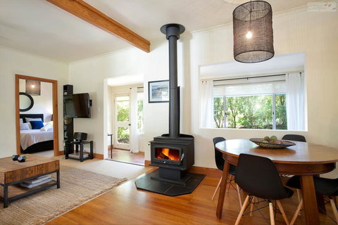 Stonewall Cottage For Two With Fireplace - Accommodation Rockhampton 3