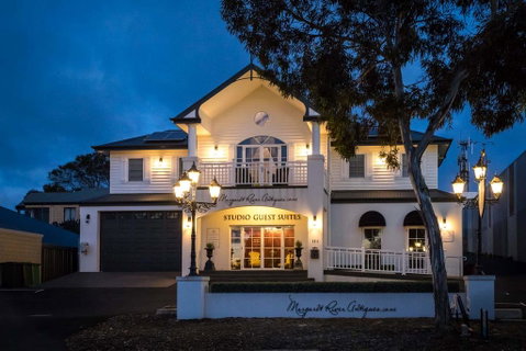 Studio Guest Suites - Accommodation Rockhampton 0